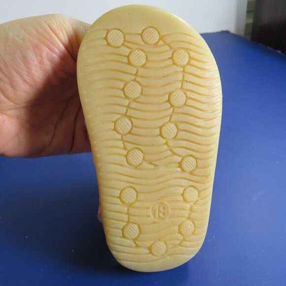 Pink Floral Daisy Faux Leather Sandals (Uniquely Squeaky) Size 19 - Picture 9 of 10